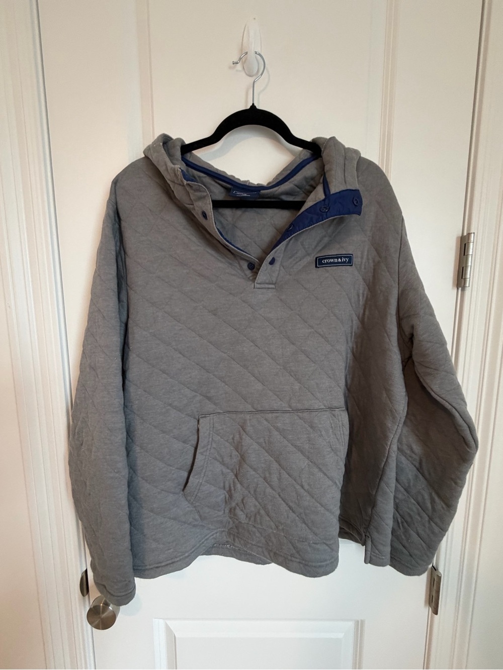 crown & ivy Gray Quilted Pullover with Navy Trim